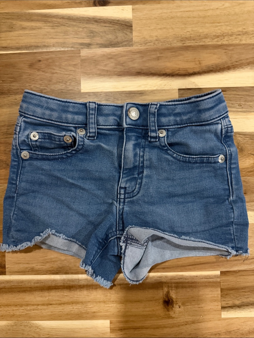Vineyard Vines Girls Light Blue Denim Shorts size 3T